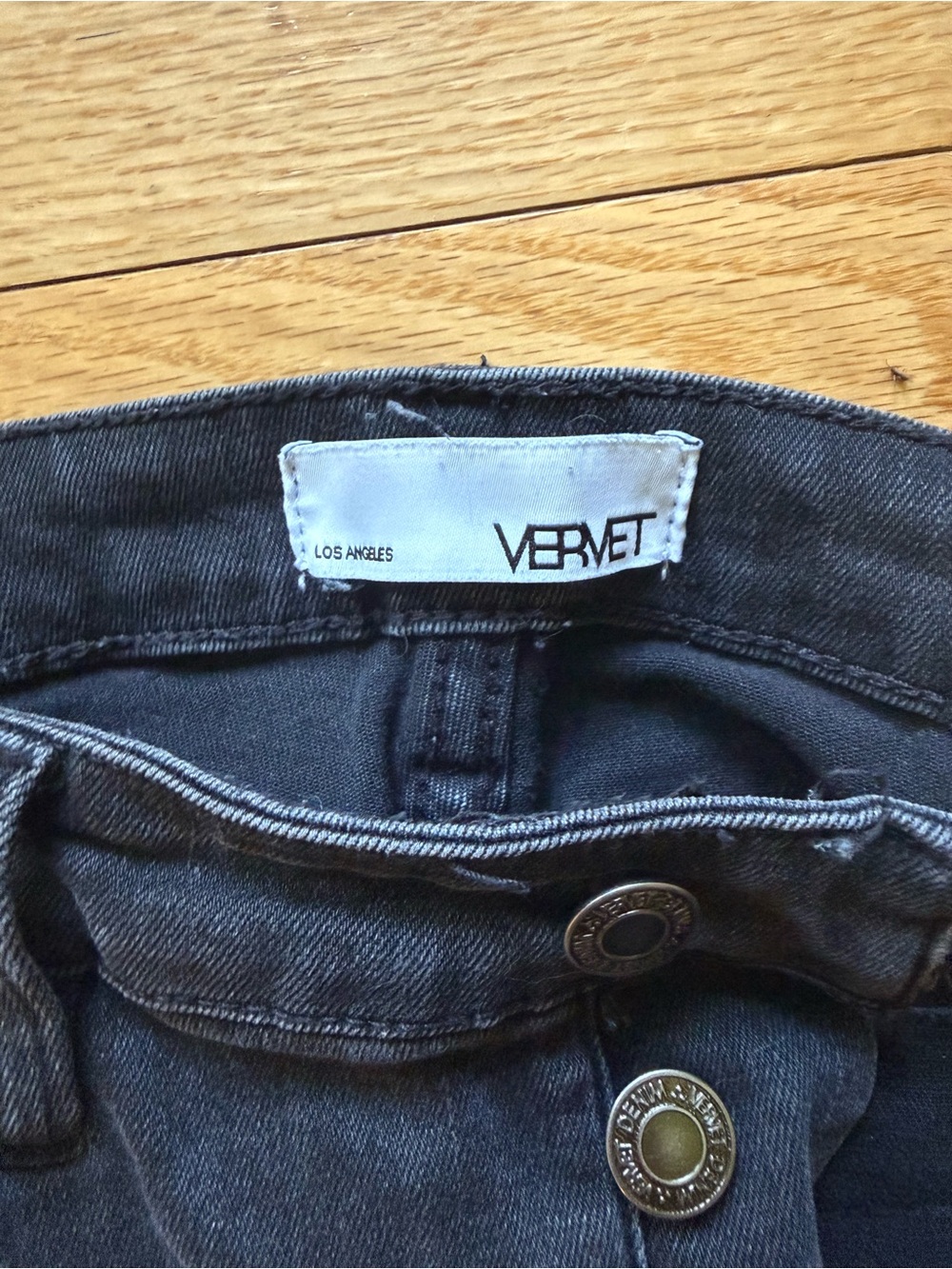 Vervet Los Angeles Women's Charcoal Cropped Jeans